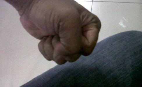 Cemburu, Tukang Ojek Hajar Kekasih Sesama Jenisnya