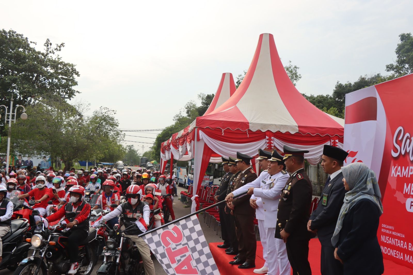 Pawai Safety Riding Merah Putih Warnai Upacara Penurunan Bendera di Rokan Hulu