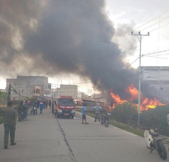 Rumah Security Pasar Pakning Rata di Lalap Sijago Merah
