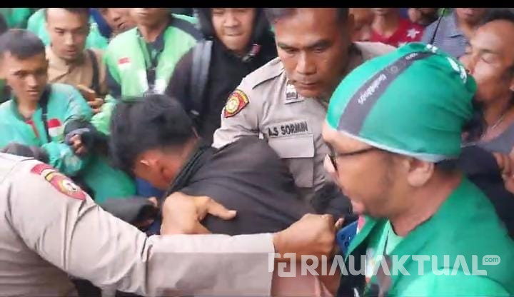 Ratusan Driver Ojek Online di Pekanbaru Ribut Dengan Juru Parkir