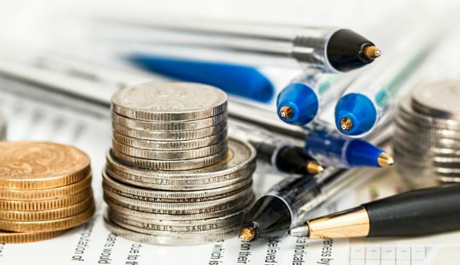 Lebih Baik Mana, Beri Uang Saku Anak Bulanan atau Harian?