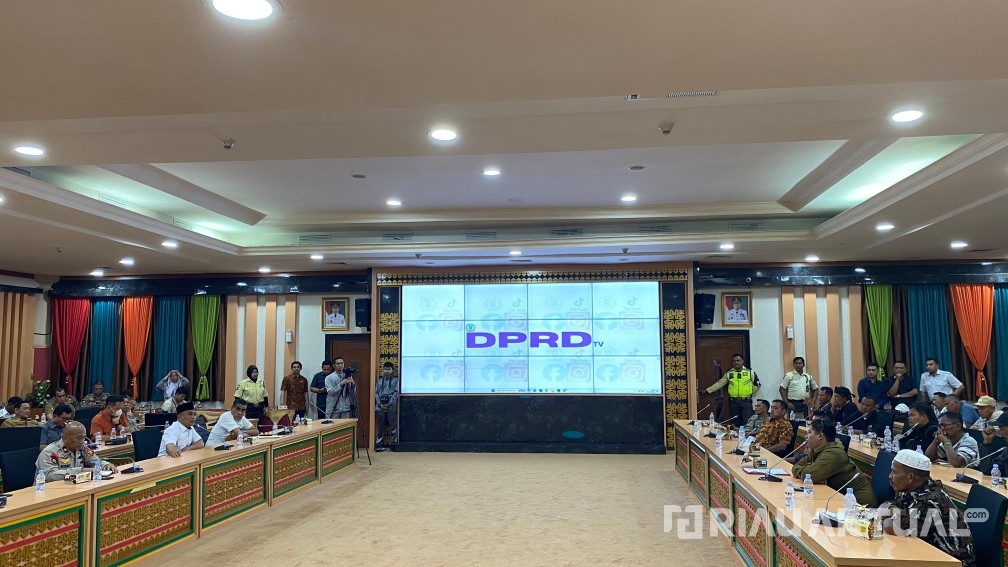 Aliansi Mahasiswa dan Masyarakat Pelalawan Tolak Relokasi dari Kawasan TNTN di DPRD Riau