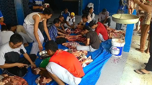 SMK TELKOM Potong 3 Ekor Sapi Qurban