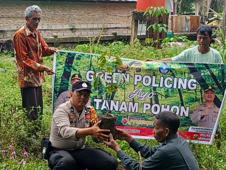 Cegah Bencana dan Jaga Lingkungan, Polsek Rimba Melintang Tanam Pohon