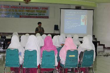 Menulis Bisa Jadi Alternatif Lapangan Kerja