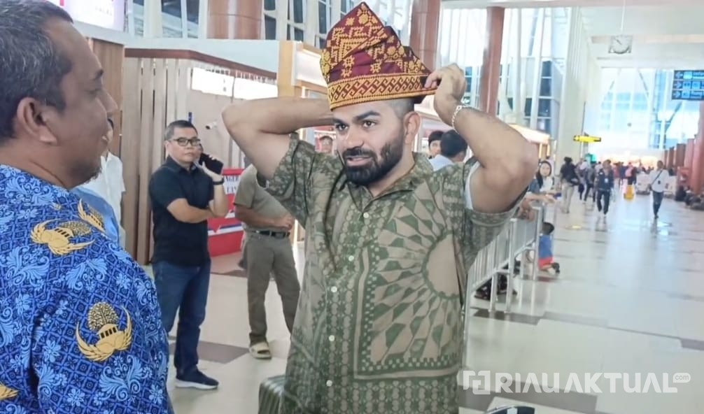 'Teracuni' Aura Farming, Youtuber 17 Juta Pengikut Joe Hattab Mendarat di Riau