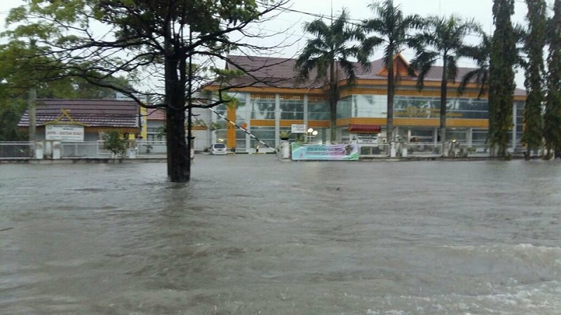 Breaking News : Hampir Semua Ruas Jalanan Pekanbaru Lumpuh Akibat Banjir