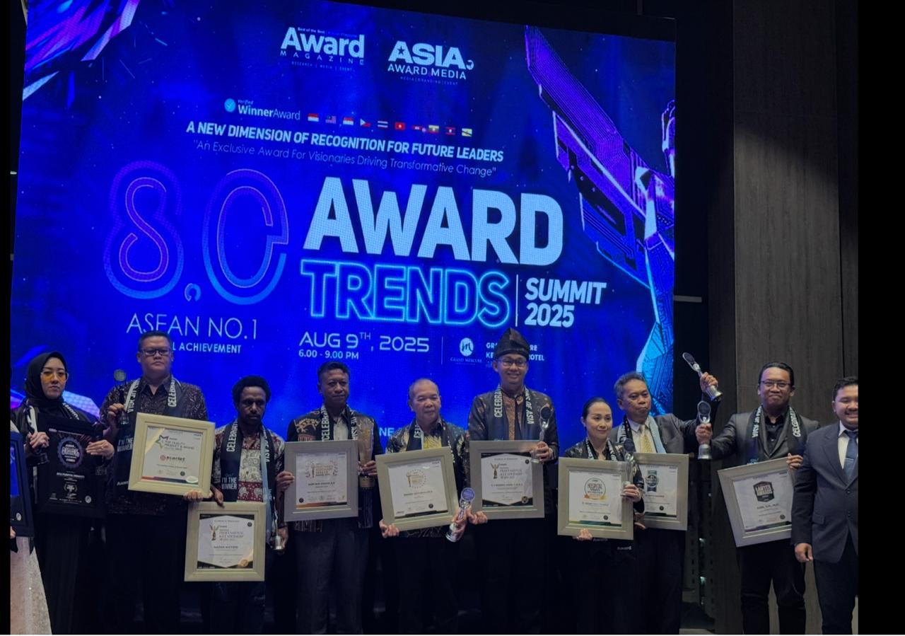 Ketua Masjid Agung Ar Rahman Pekanbaru Raih Penghargaan dari Indonesia Award Magazine