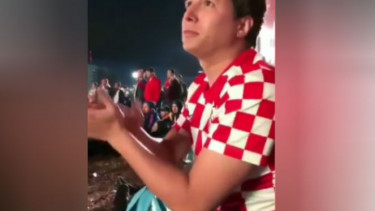 Malu Timnya Kalah di Piala Dunia, yang Dilakukan Pria Ini Bikin Ngakak