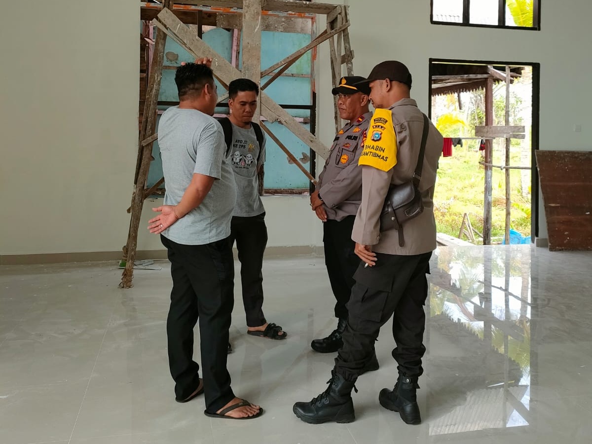 Kapolsek Teluk Belengkong Tinjau Persiapan Gudang Logistik Pemilu 2024