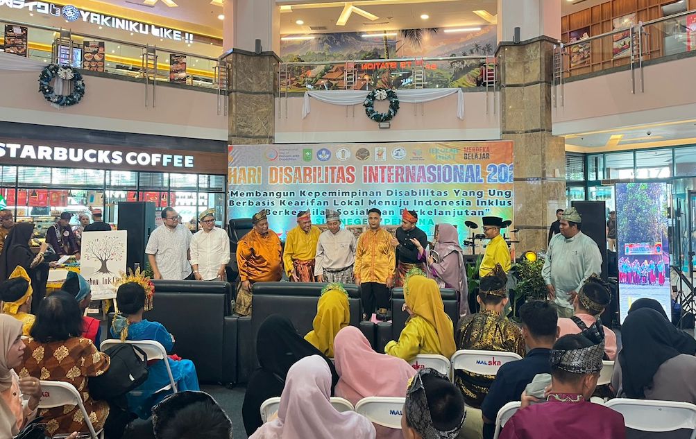 SLB Pembina Pekanbaru Meriahkan Hari Disabilitas Internasional 2025 di Mall SKA