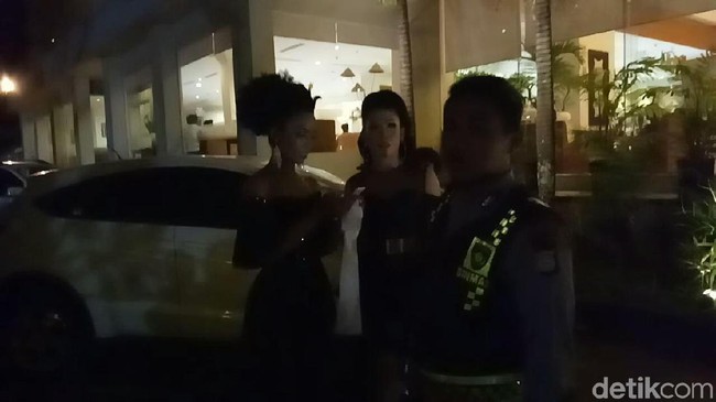 Polisi Bubarkan Acara Miss Waria di Makassar
