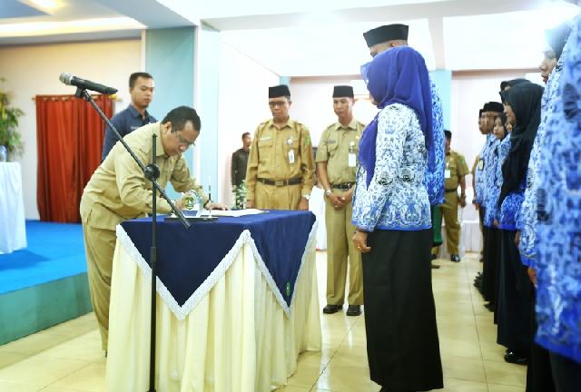 Bupati Pimpin Pengucapan Sumpah 391 PNS Pemda Kepulauan Meranti