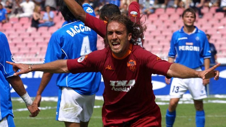 Batistuta Nilai Bek-Bek Sekarang Tak Setangguh di Eranya Dulu