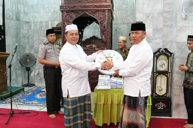 Kapolda Riau Lakukan Shalat Subuh Berjemaah Bersama Masyarakat Inhu, Ini dia Pesannya