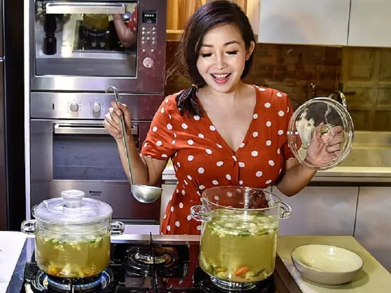 Chef Marinka saat Masak, Suami Bakal Betah di Rumah Nih!