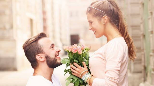7 Sifat Wanita yang Bikin Pria Jatuh Cinta