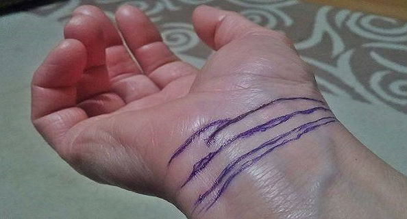 Ada Berapa Garis di Pergelangan Tangan Kamu? Ini Artinya