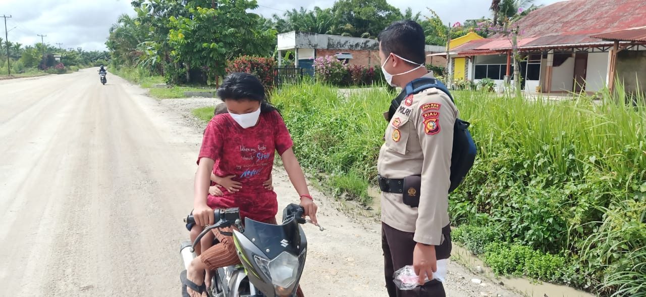 Polsubsektor Pelalawan Gencar Sosialisasikan Protokol Kesehatan Guna Cegah Covid-19