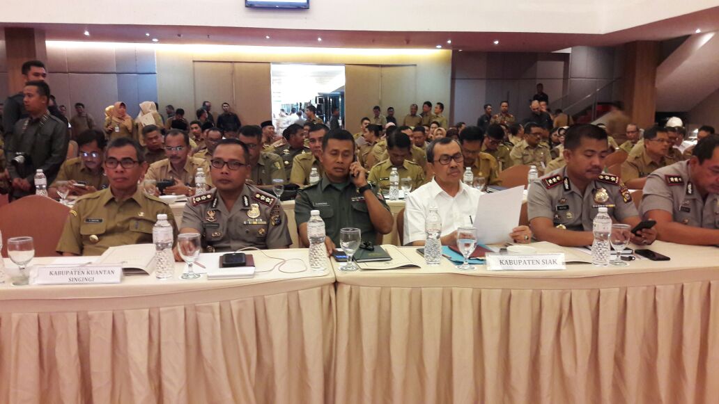 Ke Gubri, Bupati Kuansing Sampaikan Kendala Perekaman e -KTP 