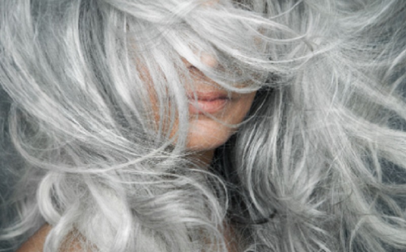 Ingat! Uban Jangan Dicabut, Simak Cara Mengatasinya di Sini!