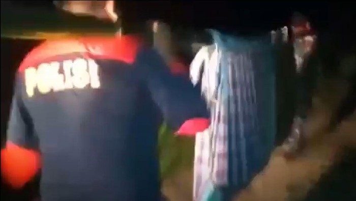 Karena Tak Ada Sopir Ambulans, Bikin Jenazah Warga Dipikul 30 Km ke Rumah Duka