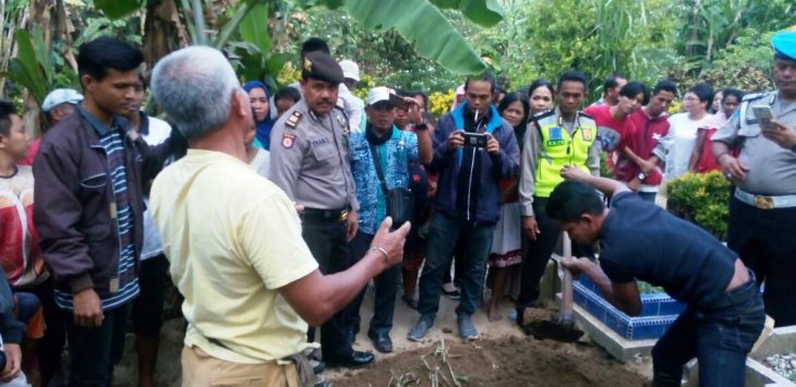 Penasaran Didatangi dalam Mimpi Masih Hidup, Anak Bongkar Makam Ayahnya