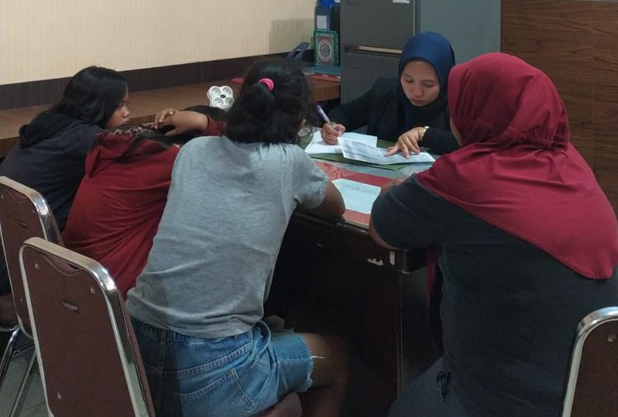 Dinsos Pekanbaru Amankan 3 Anak Mengemis di Lampu Merah