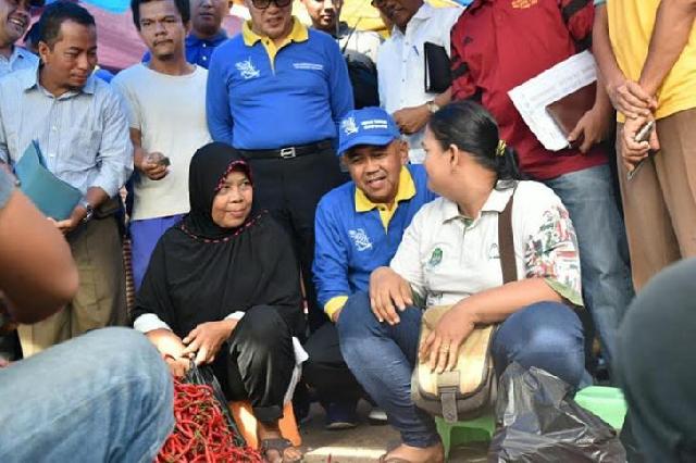 Belusukan di Pasar Senggol Dumai, Gubri dengarkan Pedagang Curhat