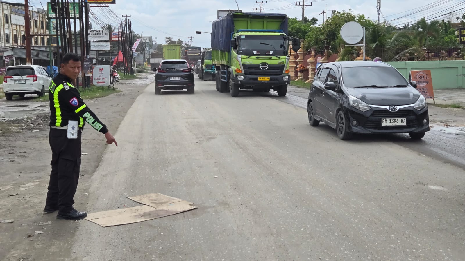 Terjatuh, Pengendara Motor di Pekanbaru Tewas Terlindas Truk