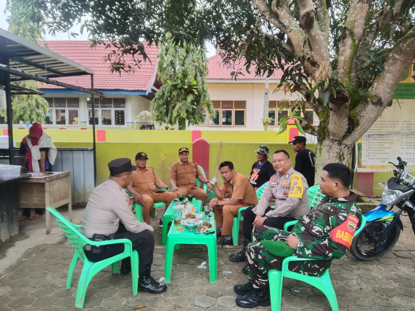 Polsek Ukui dan TNI Patroli Sinergitas Persiapan Pilkada