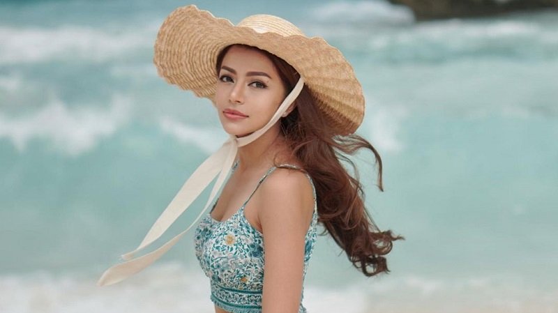 Apa Kabar DJ Yasmin? Intip 4 Potretnya Sekarang