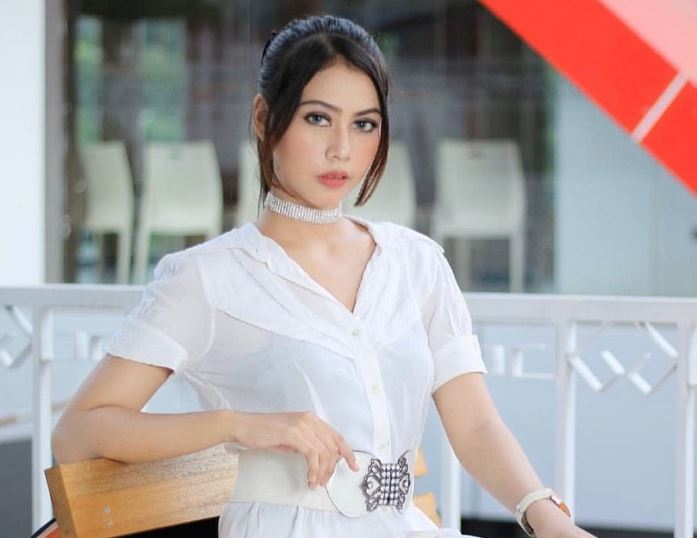 Kecenya Pramugari Bella di Kabin Pesawat, Warganet: Mantu Idaman!