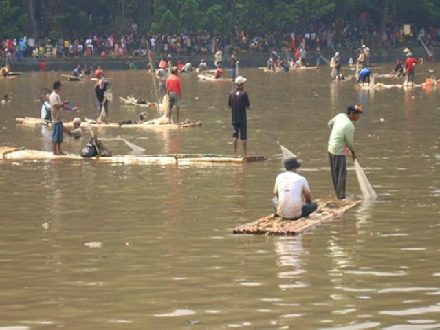 Ingin Mendapat Ikan Gratis Dalam Jumlah Banyak, Yuk ke Maawuo Danau Bokuok