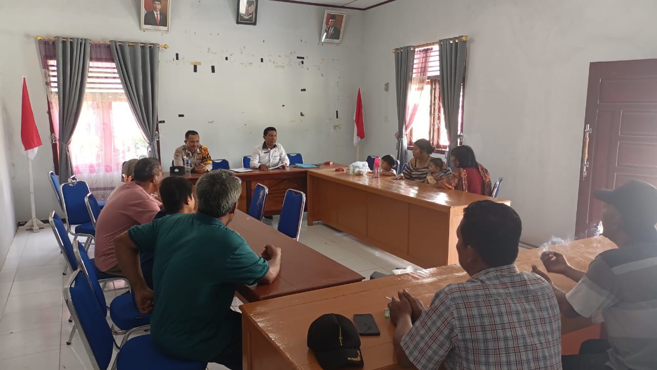 Polres Rokan Hulu Gelar Jumat Curhat dan Cooling System Pilkada 2024 di Desa Tanjung Medan, Tambusai Utara