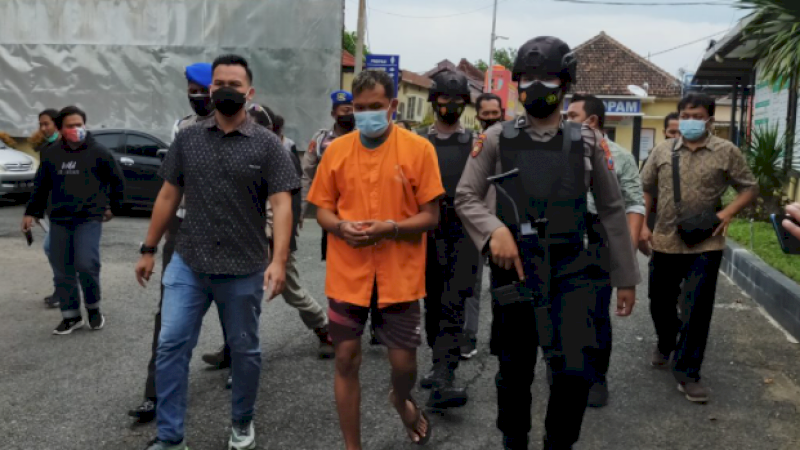 Seorang Ibu Mesum Bersama Pacar Anaknya, Ketiganya Pernah Threesom