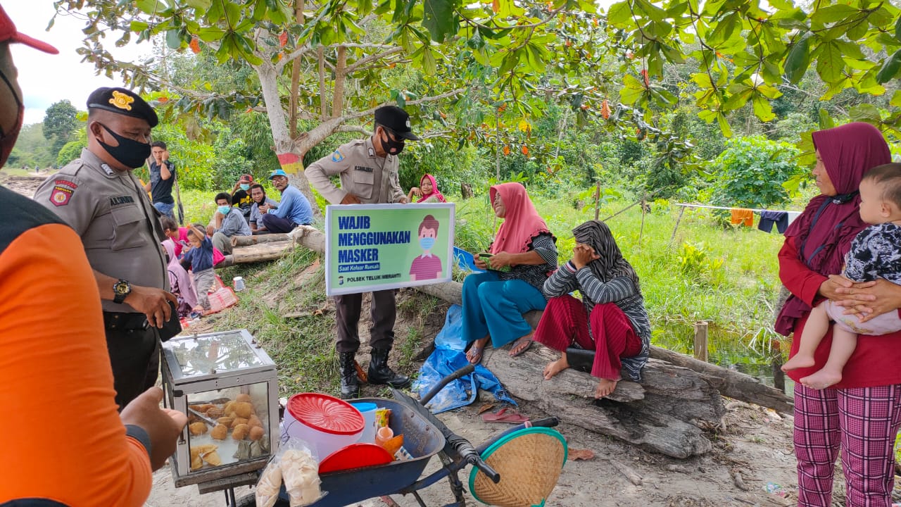 Polsek Teluk Meranti Himbau Warga Patuhi Prokes di Keramaian