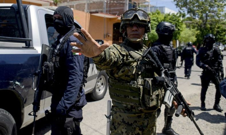 NGERI, Marinir Serbu Markas Polisi, 700 Petugas Dilucuti