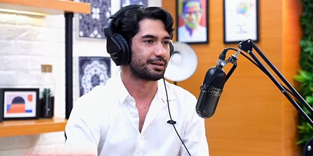 Reza Rahadian Dibesarkan Secara Nasrani, Mualaf karena Ini