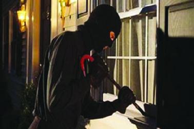 Usai Dihajar Masa, Pencuri Dompet Diantar ke Polsek Limapuluh