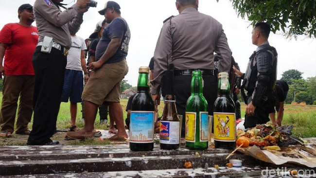Ditangkap Polisi, Pemabuk Ini Malah Minta Tambah Satu Gelas Lagi