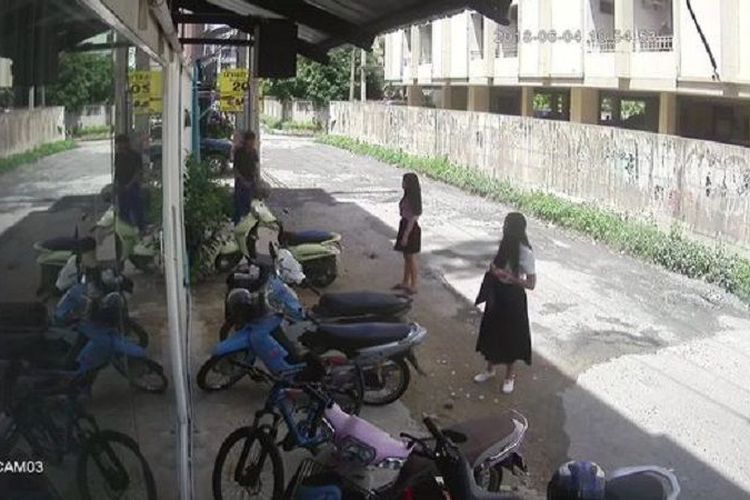 Pria Ini Peluk Jenazah Mantan Pacar yang Dibunuhnya