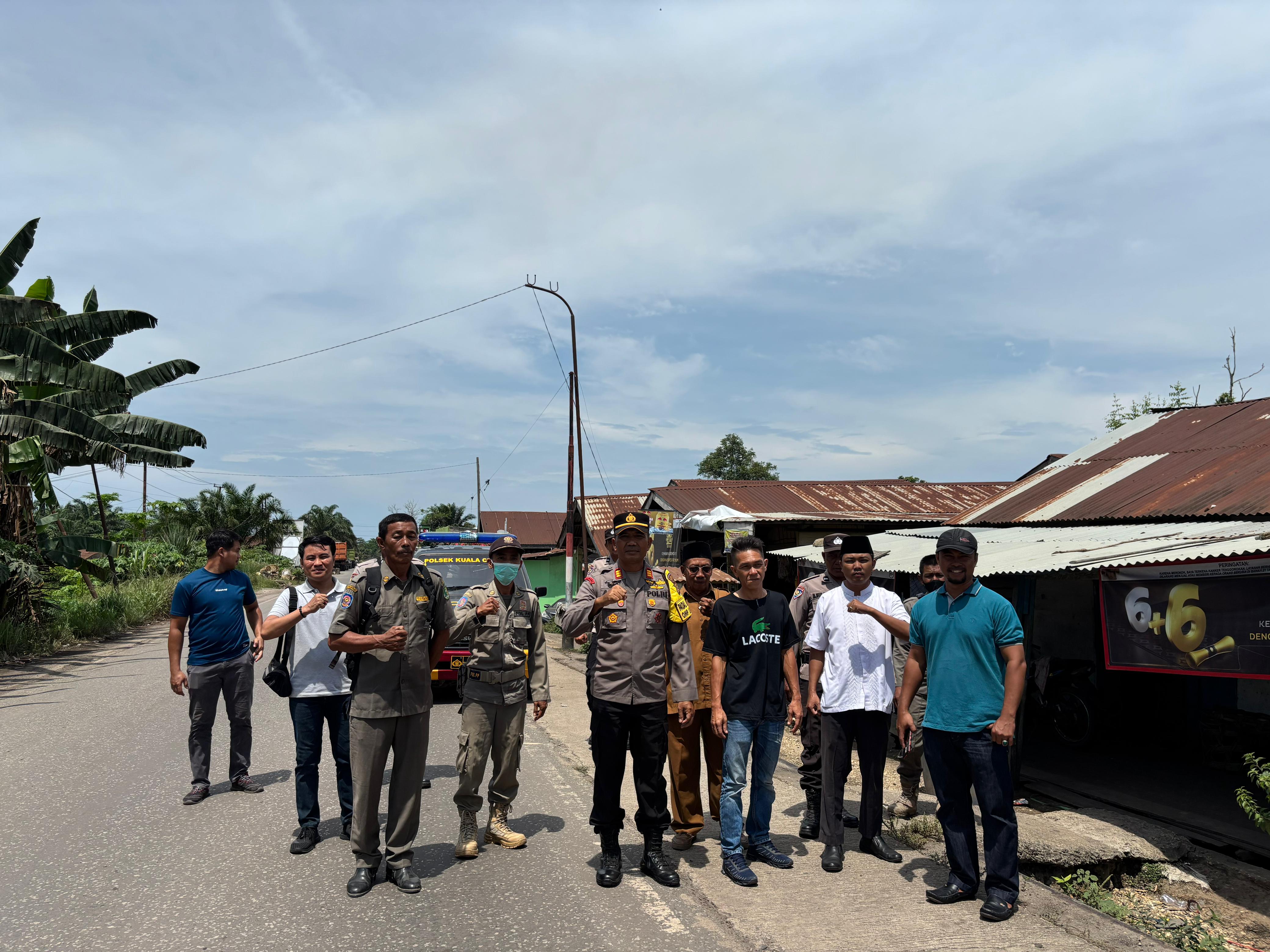 Pastikan Keamanan Pilkada, Polsek Kuala Cenaku Gelar Patroli Bersama