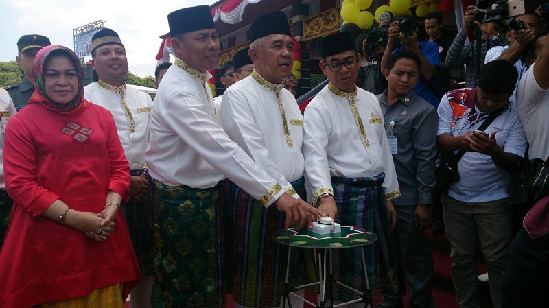 Mengecewakan, Hadir di Pembukaan Pacu Jalur, Gubernur Riau Tak ada Beri Bantuan