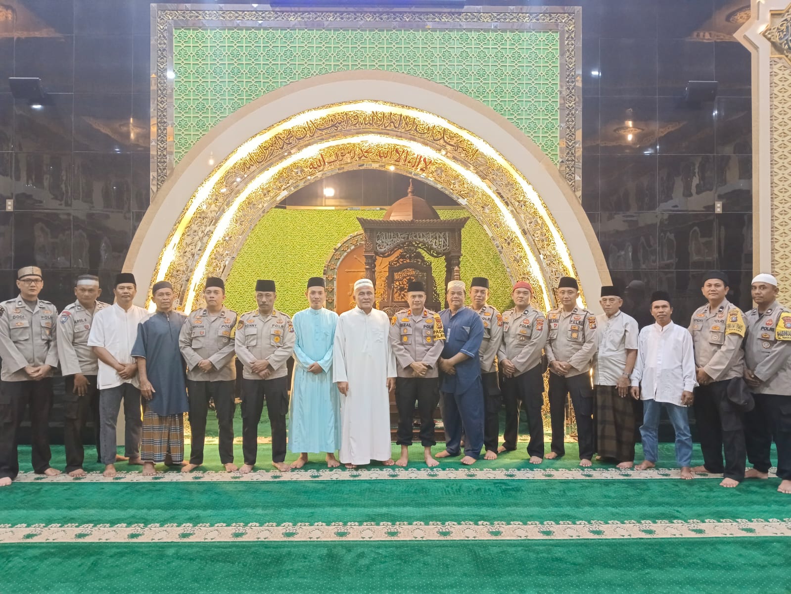 Polsek Dumai Barat Magrib dan Isya Berjemaah, Wujudkan Pemilu Damai