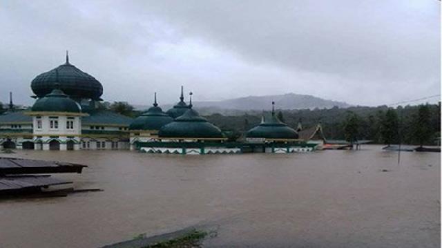 Korban Meninggal Longsor dan Banjir Sumbar Jadi 6 Orang, 1 di Antaranya Bayi
