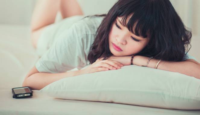 4 Kebiasaan Malam yang Bikin Kulit Cepat Menua