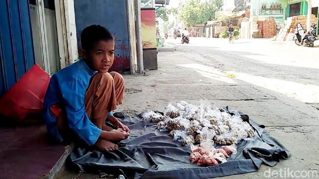 Kisah Wafi, Siswa Kelas 3 SD Tak Malu Jualan Kacang Demi Bantu Keluarga