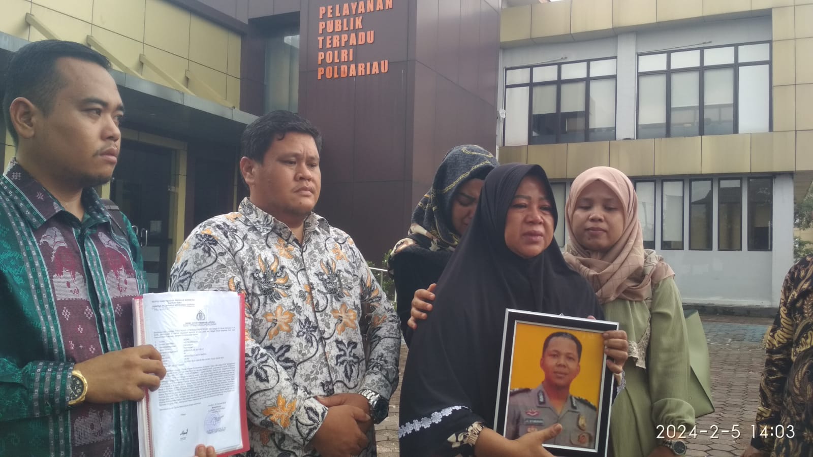 Diduga Meninggal Tak Wajar, Keluarga Minta Polda Riau Usut Tuntas Kematian Briptu Johan Dani