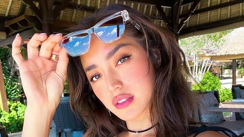 Lima Gaya Jessica Iskandar, Hot Mom!